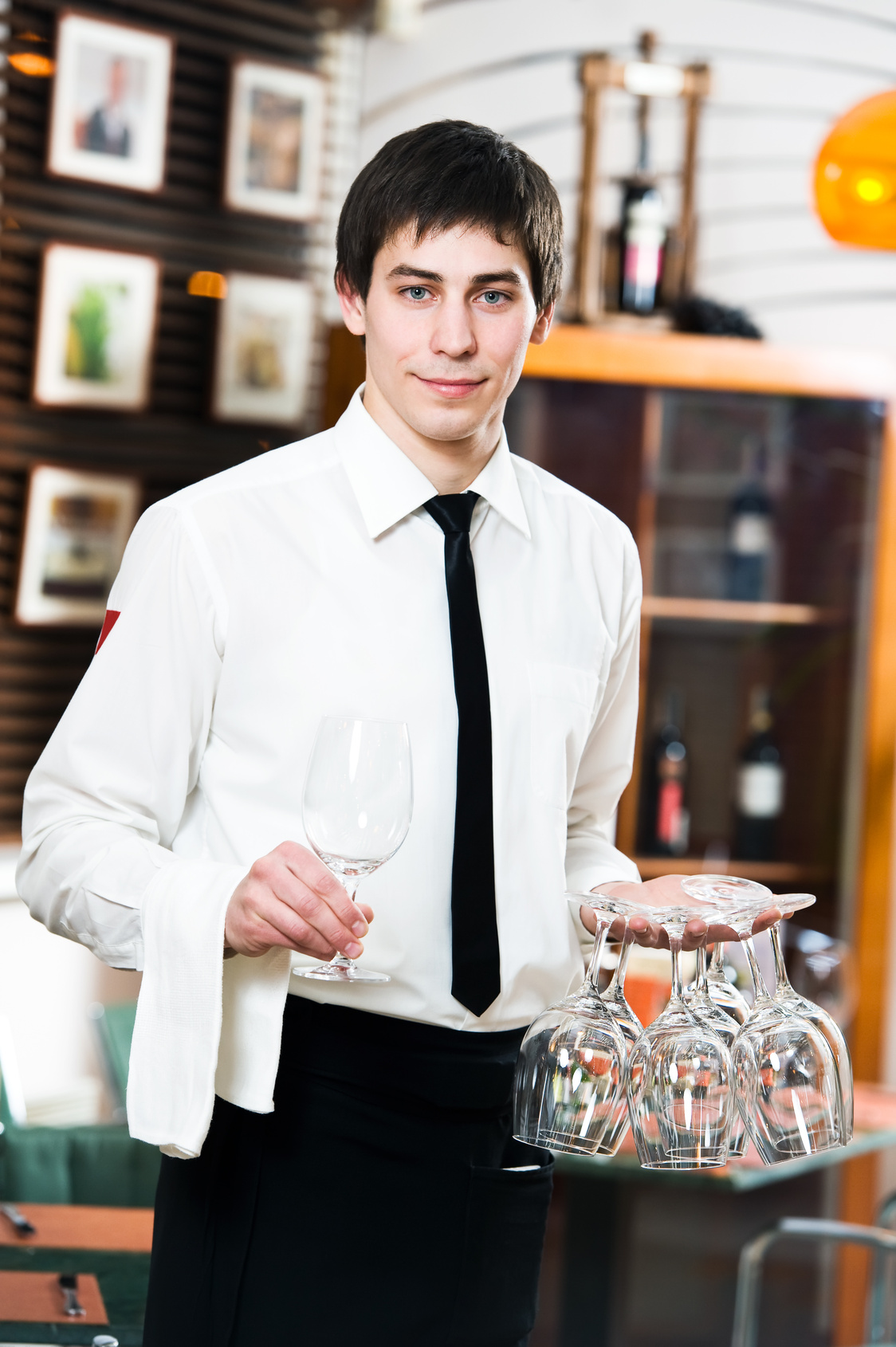 Barman  / Kelner praca w *** Hotelu w Niemczech