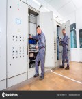Praca dla elektryków przemysłowych do maszyn przemysłowych w okolicach Zurych, Baar (Szwajcaria)