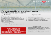 Pracownik Produkcji Przy Budowie Szklarni